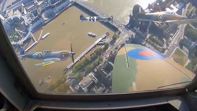 Flugschau London Zweiter Weltkrieg.JPG