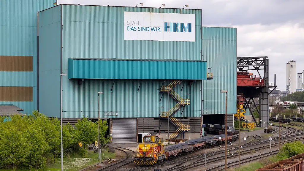 Das-Huettenwerk-Krupp-Mannesmann-in-Duisburg-steht-vor-einer-ungewissen-Zukunft