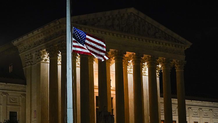 Um die nun vakante Stelle im Supreme Court ist zwischen den politischen Lagern ein erbitterter Streit ausgebrochen.