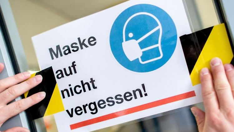Die Maskenpflicht hemmt nicht nur Coronaviren, sondern auch andere Krankheitserreger.