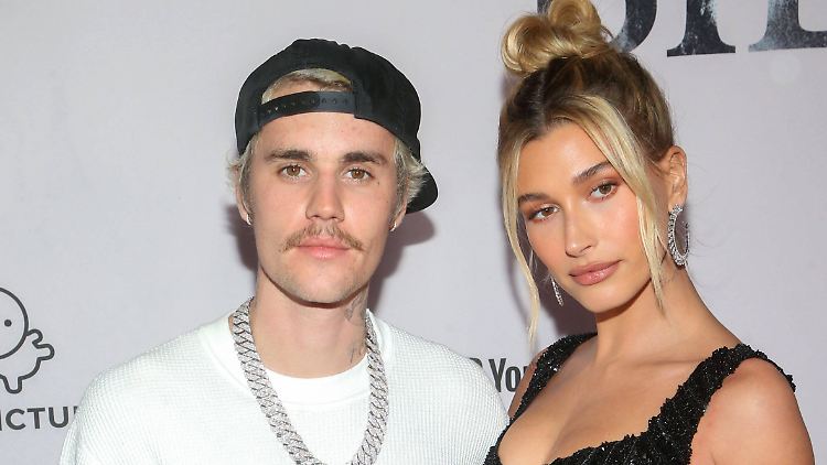 Justin und Hailey Bieber sind nur zwei der Stars, die an ihre Follower appellieren.