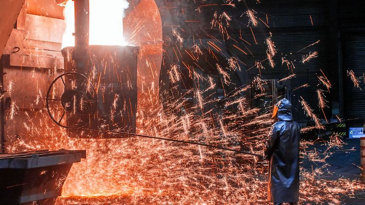 In der Industrie steigt die Nachfrage nach Waren.