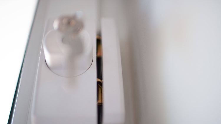 Einsteckschlösser werden in fünf Klassen eingeteilt. Faustregel: Je höher, desto besser der Einbruchschutz. Empfehlenswert für Eingangstüren sind Schlösser mindestens der Klasse vier.