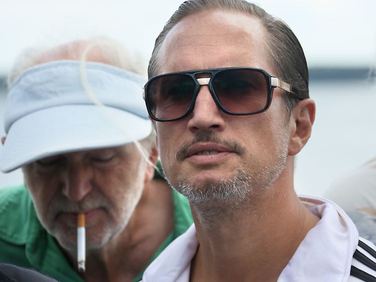 Benno Fürmann, der den reichen Mann vom Müggelsee spielt, und Michael Gwisdek als Bademeister (v.r.).