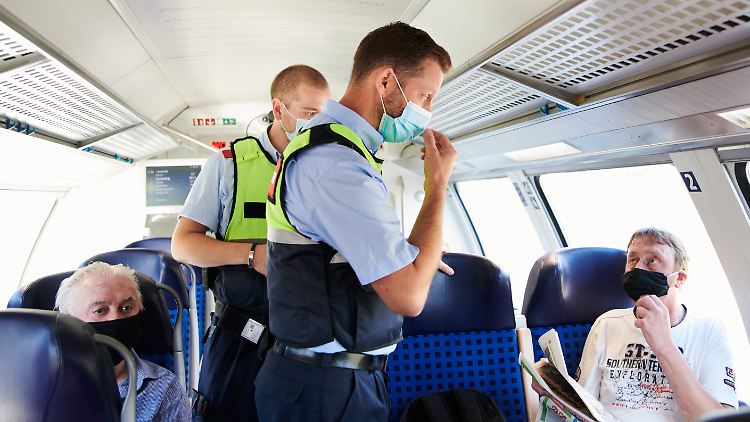 Maskenverweigerern droht eine Mindeststrafe von 50 Euro.