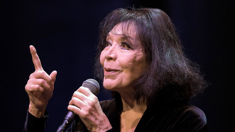 Juliette Gréco bei einem Konzert im Jahr 2015 in Frankfurt.