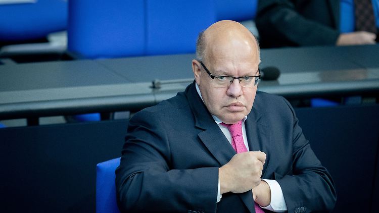 Peter Altmaier verweist darauf, dass ein Mitarbeiter beim EU-Handelsministertreffen infiziert gewesen sei.