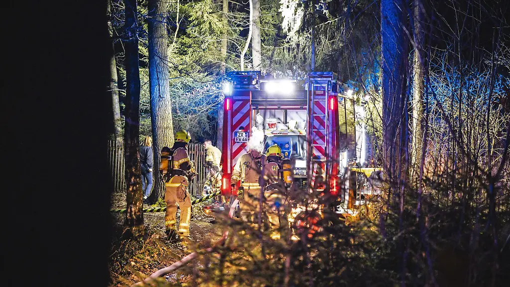 Bei-dem-Brand-eines-Gartenhauses-in-Zeulenroda-Triebes-ist-ein-lebloser-Mensch-gefunden-worden