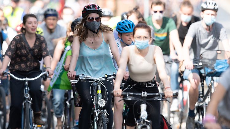 Im Corona-Sommer gestaltete Fridays for Future die Proteste pandemie-gerecht: mit Abstand, Maske und weniger Menschen.