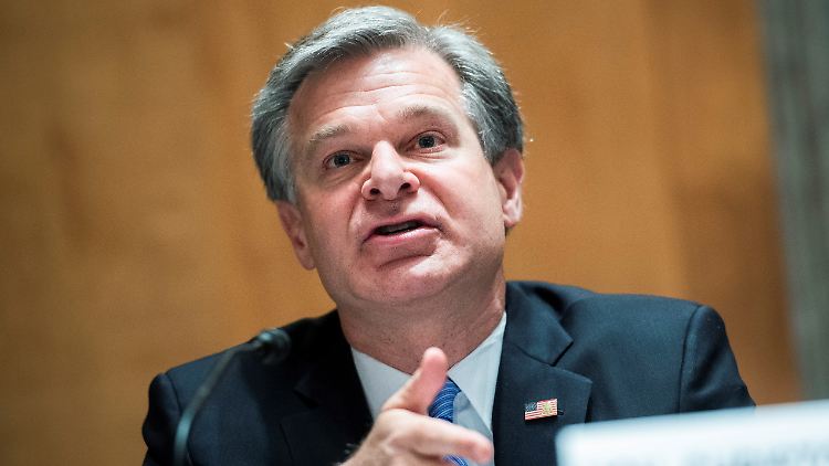FBI-Chef Christopher Wray spricht im Senat darüber, ob es bei vergangenen Wahlen zu Betrug gekommen ist.
