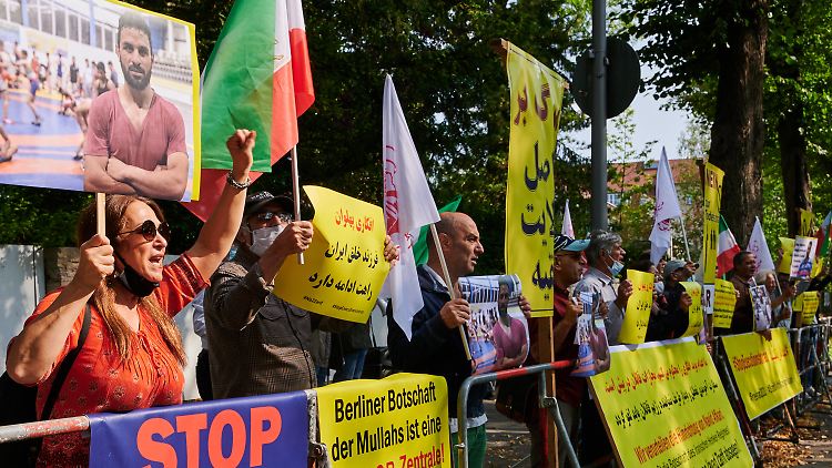 Auch in Berlin hatten Menschen gegen die Hinrichtung von Navid Afkari protestiert.