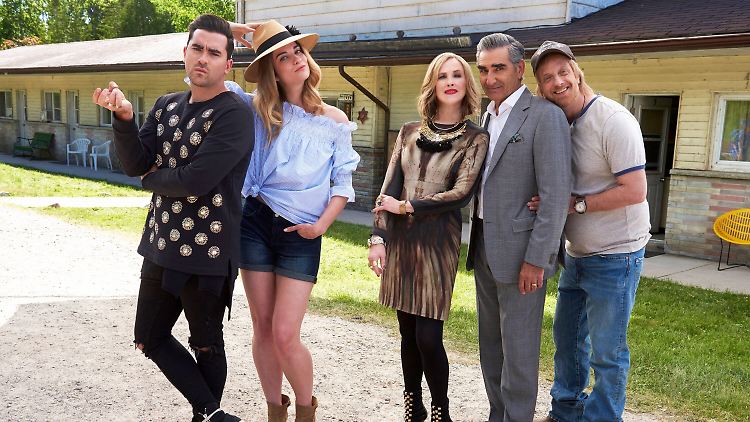 Familie Rose findet sich nach einem Steuerfiasko im Örtchen "Schitt’s Creek" wieder.
