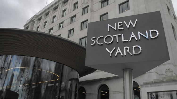 Der Metropolitan Police Service, auch Scotland Yard genannt, ermittelt in dem Fall.