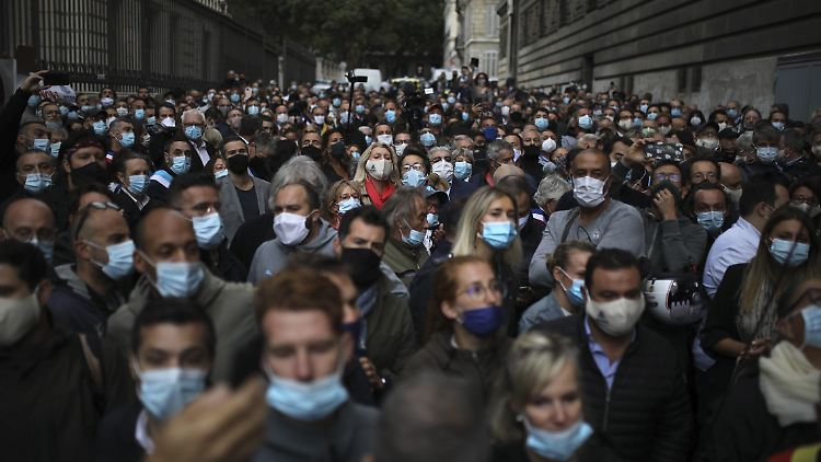 "Rettet unsere Arbeitsplätze, rettet unsere Unternehmen", war auf einem Banner bei den Protesten in Marseille zu lesen.