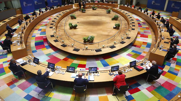 Am runden Tisch in Brüssel gab es im Juli eine Einigung auf den Corona-Fonds: Nun droht eine Blockade der Pläne.  