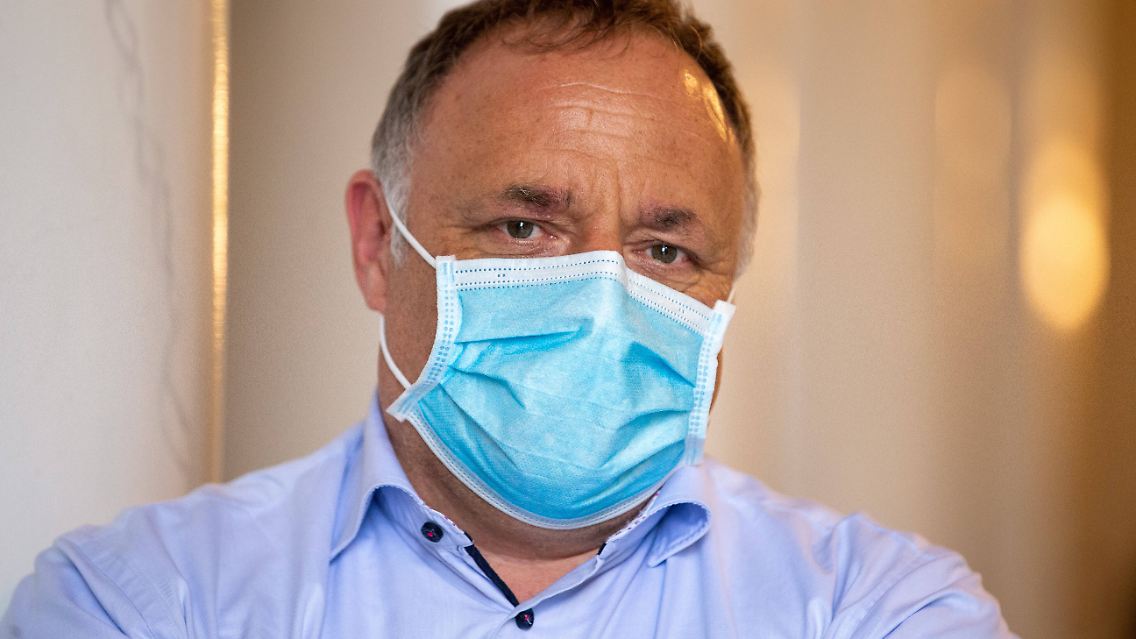 Belgiens Vorzeige-Virologe Marc van Ranst bleibt still: Die Politik sei am Zug.