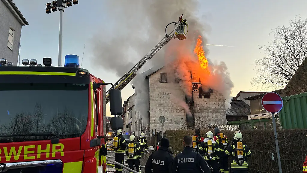 In-den-fruehen-Morgenstunden-brach-in-einem-Wohnhaus-in-Eisenach-ein-Brand-aus