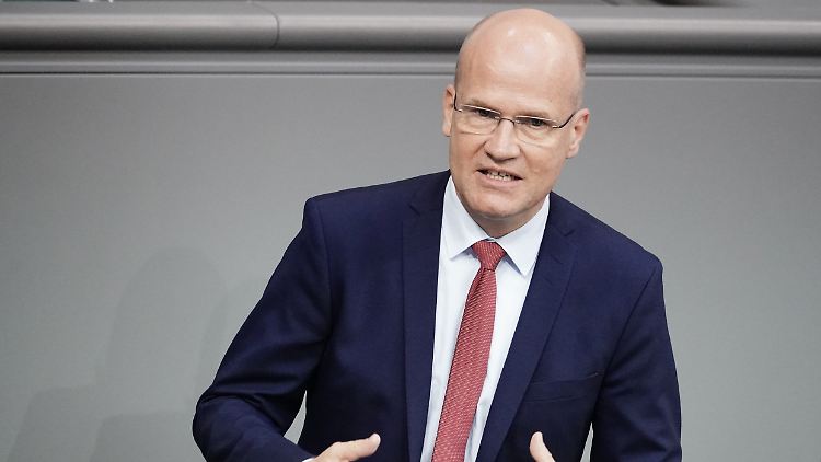 Unionsfraktionschef Ralph Brinkhaus will die Möglichkeiten der Sicherheitsbehörden erweitern.