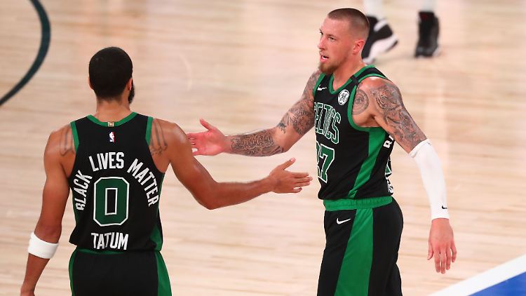 Brust raus: Die Celtics um Daniel Theis sind wieder in der Spur.