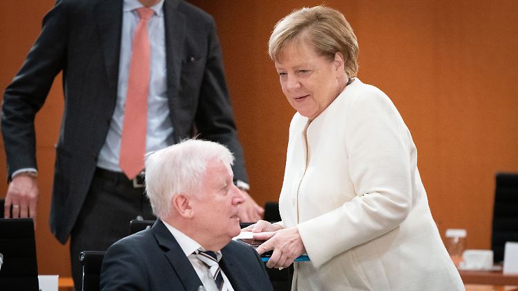 Zwei, für die die Union 2021 Ersatz finden muss: Kanzlerin Angela Merkel und Innenminister Horst Seehofer.