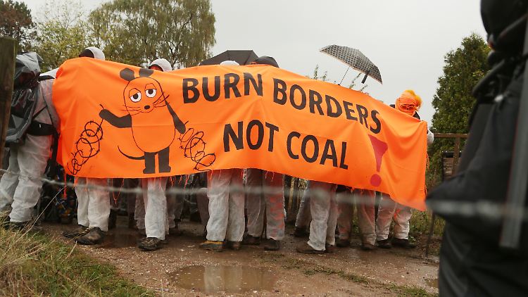 Das Aktionsbündnis Ende Gelände sprach von etwa 3000 Teilnehmern an den Blockadeaktionen.
