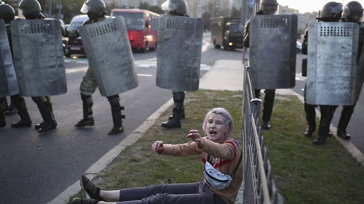 Die Sicherheitskräfte gehen zunehmend härter gegen die Demonstranten vor.