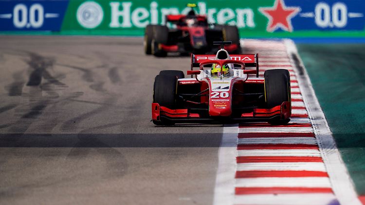 Schumacher vorn, Ilott dahinter: Der Deutsche baut seinen Vorsprung in der Formel-2-Gesamtwertung aus.