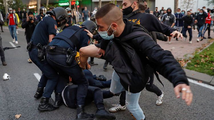 Während die Bewohner Madrids gegen die Abriegelung protestieren, geht der spanischen Zentralregierung der Lockdown nicht weit genug. 