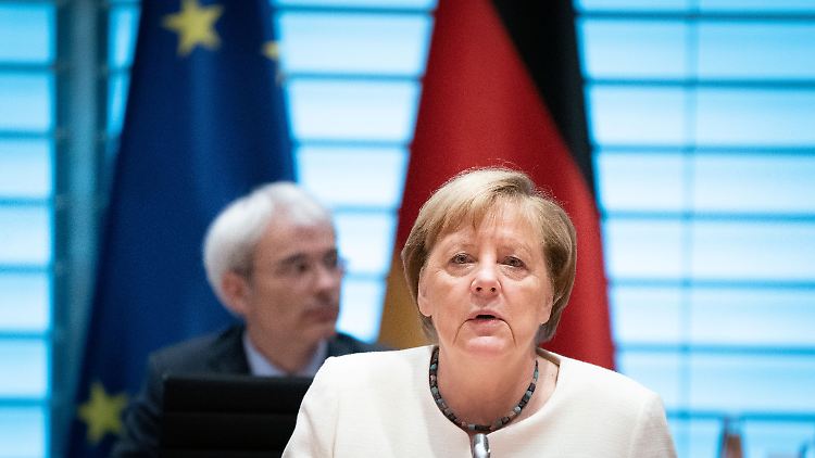Am Dienstag will Merkel in einer Videoschaltkonferenz mit den Ministerpräsidenten über Maßnahmen gegen die steigenden Infektionszahlen beraten.