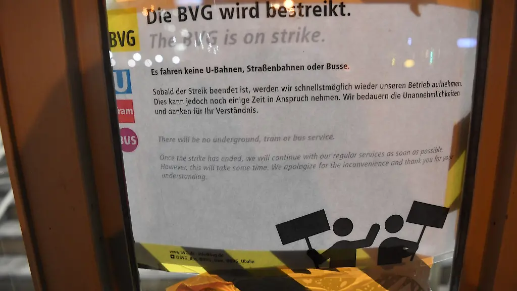 So-sieht-es-auch-heute-an-den-Haltestellen-der-BVG-aus