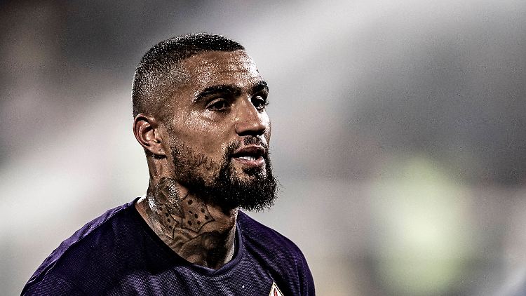 Kevin-Prince Boateng verließ 2013 den Fußballplatz, nachdem er und andere Spieler von Fans rassistisch beleidigt worden waren.