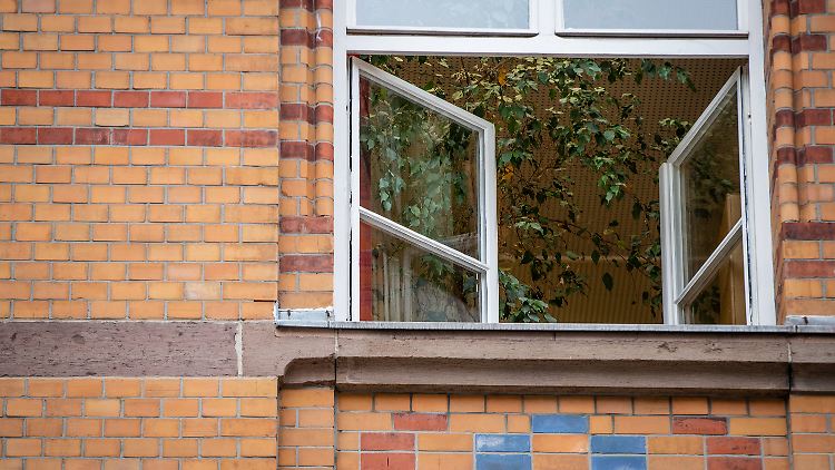 Konsequentes Lüften soll die Pandemie im Herbst in Schach halten.