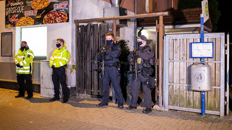 Laut Polizei gebe es bislang keine "belastbaren Verbindungsstränge" zwischen den Taten.