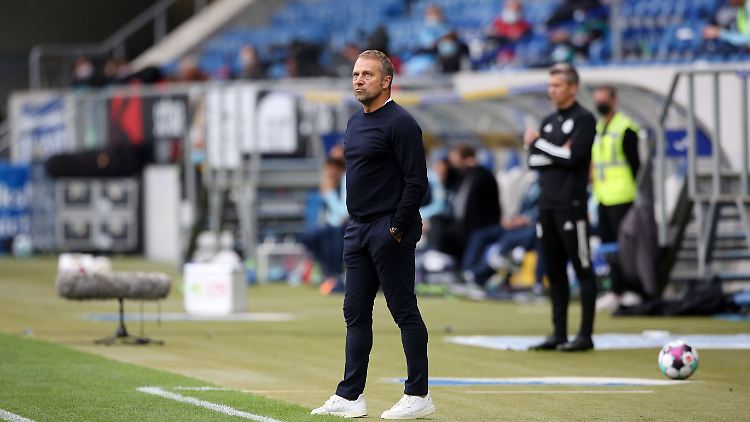 Zwar fragen ihn seine Spieler nicht nach einer Pause, Bayern Münchens Trainer Hansi Flick würde sie ihnen wohl aber dennoch gönnen.