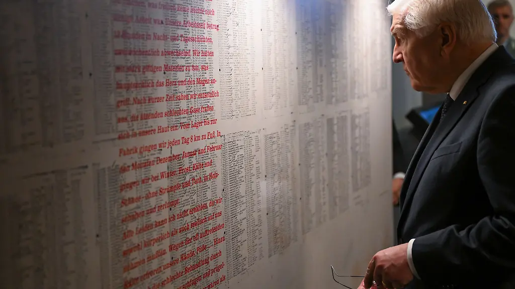 Am-zweiten-Tag-seiner-Ortszeit-Deutschland-in-Stadtallendorf-hat-Bundespraesident-Frank-Walter-Steinmeier-das-Dokumentations-und-Informationszentrum-der-Stadt-besucht