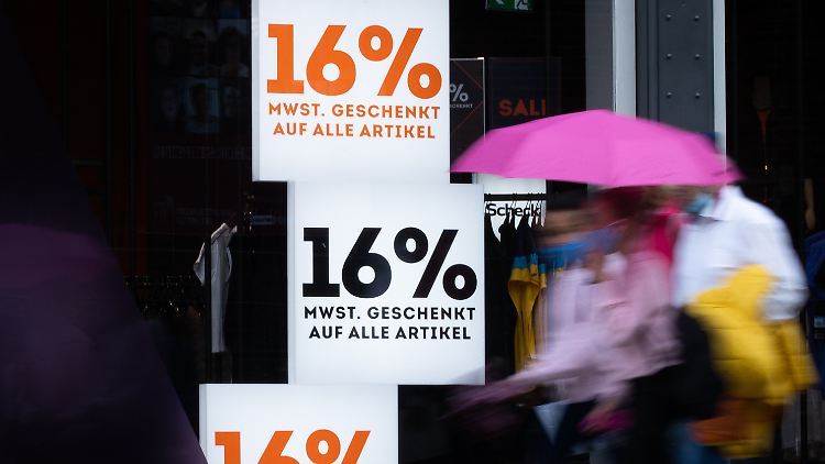 Von einem "Wumms" durch die Mehrwertsteuersenkung sei wenig zu spüren, so die Verbraucherschützer vom VZBV.