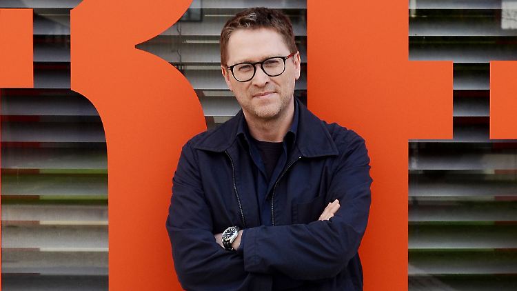 Das Leben definiert die Rolle neu, es wäre langweilig, alles zu planen. Das weiß Jan Weiler. 