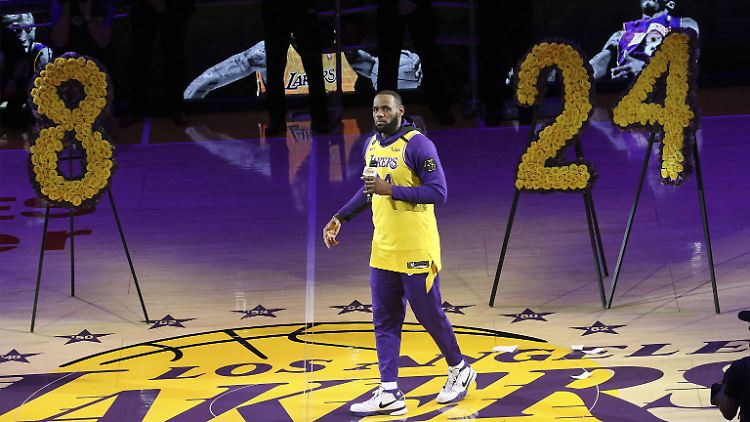 Ende Januar ehrten LeBron James und seine LA Lakers den tödlich verunglückten Kobe Bryant im Staples Center.