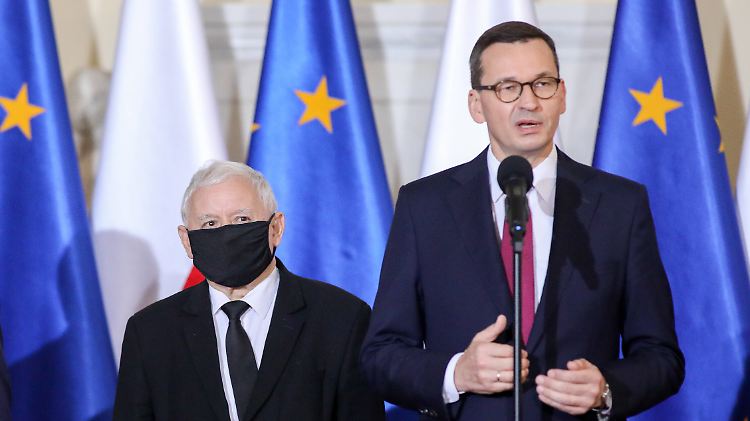 Premierminister Morawiecki präsentiert PiS-Chef Kaczynski als seinen neuen Vize.