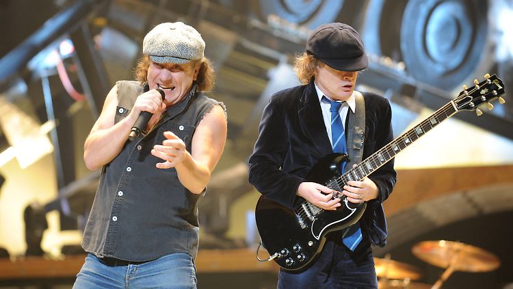 Sänger Brian Johnson und Gitarrist Angus Young sind wieder vereint.