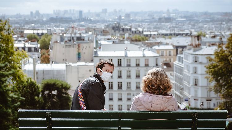 Blick zurück in Sorge: Ein Nachmittag auf dem Montmartre. 
