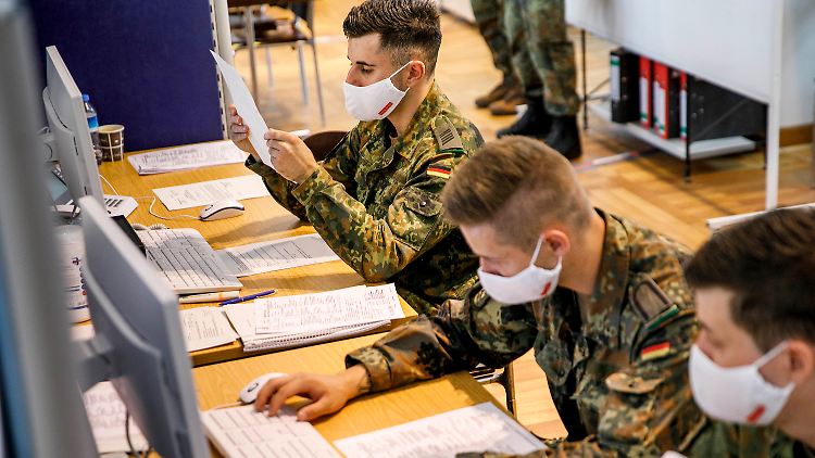 Soldatenhilfe unerwünscht: Die Bundeswehr ist im Berliner Bezirk Friedrichshain-Kreuzberg erneut abgeblitzt.