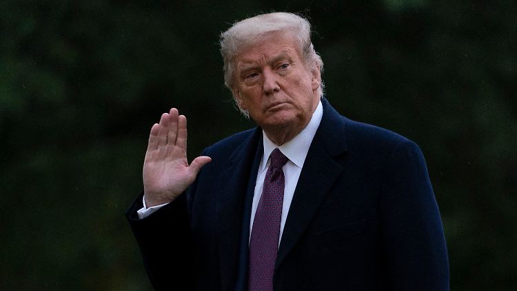 US-Präsident Trump isoliert sich vorerst nach dem positiven Corona-Test seiner Beraterin Hicks.