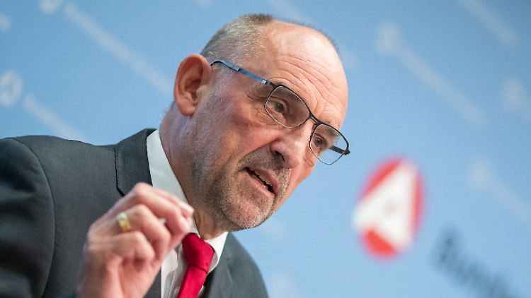 "Man kann sich hinstellen und sagen: Wir möchten keine Ausländer", sagt Detlef Scheele. "Aber das funktioniert nicht."