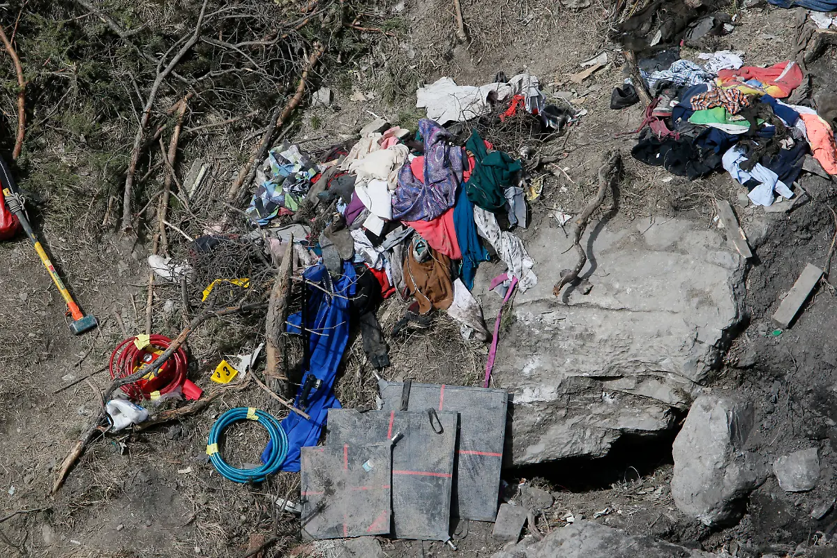 2015-03-30T120000Z-1327156765-PM1EB3U02XJ01-RTRMADP-3-FRANCE-CRASH