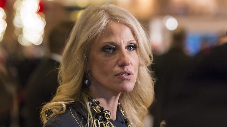 Kellyanne Conway nahm vor einigen Tagen an einer Veranstaltung im Weißen Haus teil, bei dem sie engen Kontakt zu anderen Gästen gehabt haben soll -  ohne Maske. 