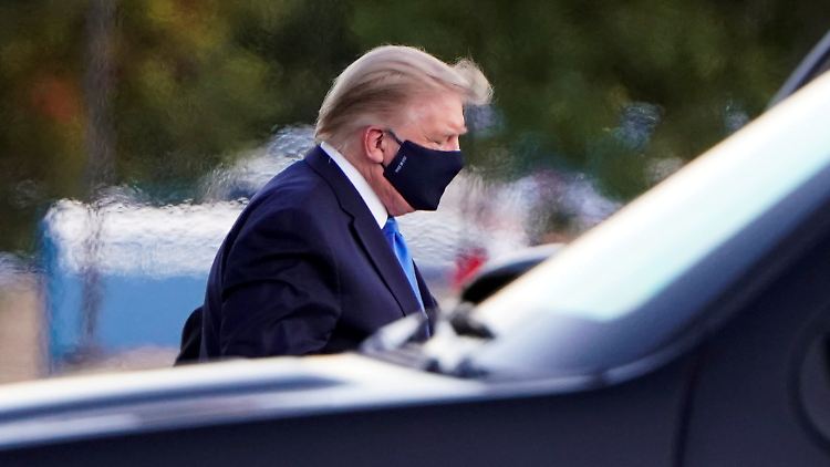 US-Präsident Trump kommt mit Mundschutz im Militärkrankenhaus Walter Reed an.