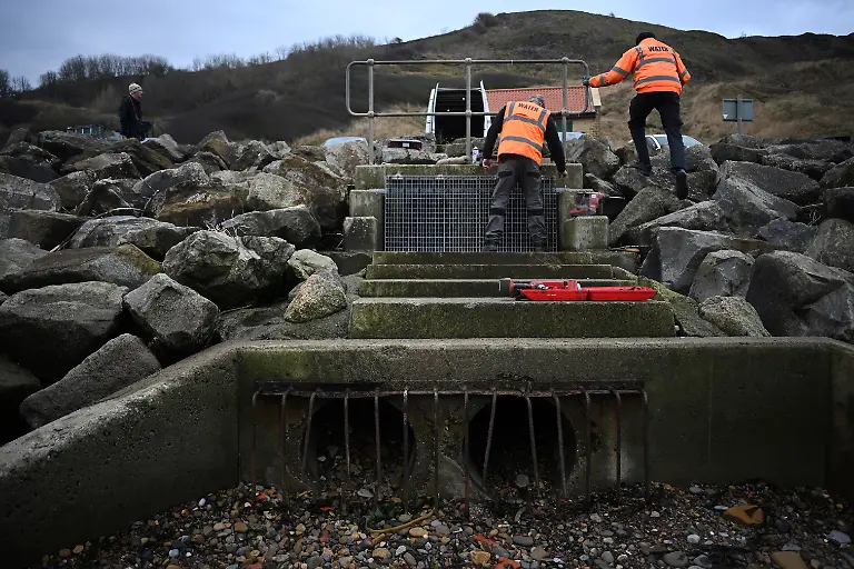 2025-03-14T081736Z-939169813-RC2CECASU150-RTRMADP-3-BRITAIN-WATER-SEWAGE