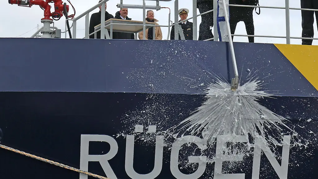 Getauft-und-in-Dienst-gestellt-Zollschiff-Ruegen