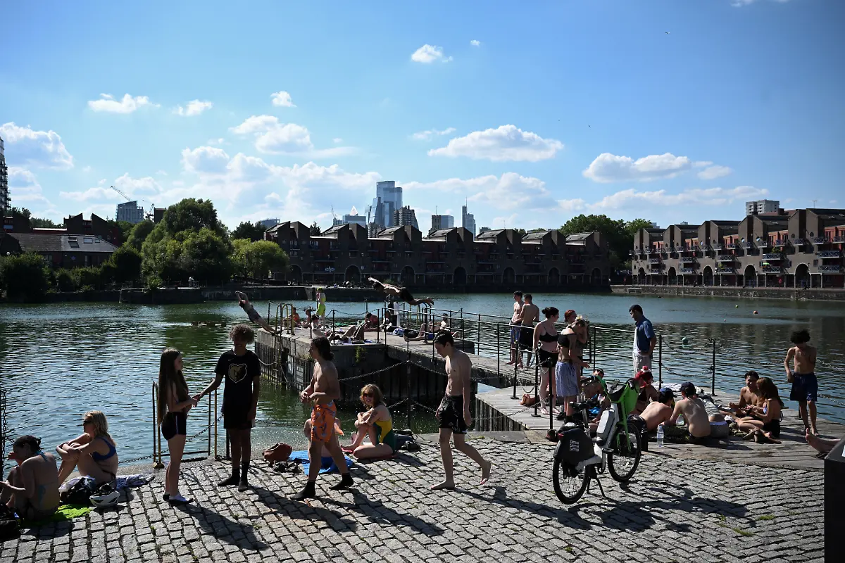 by-the-River-Thames-in-east-London